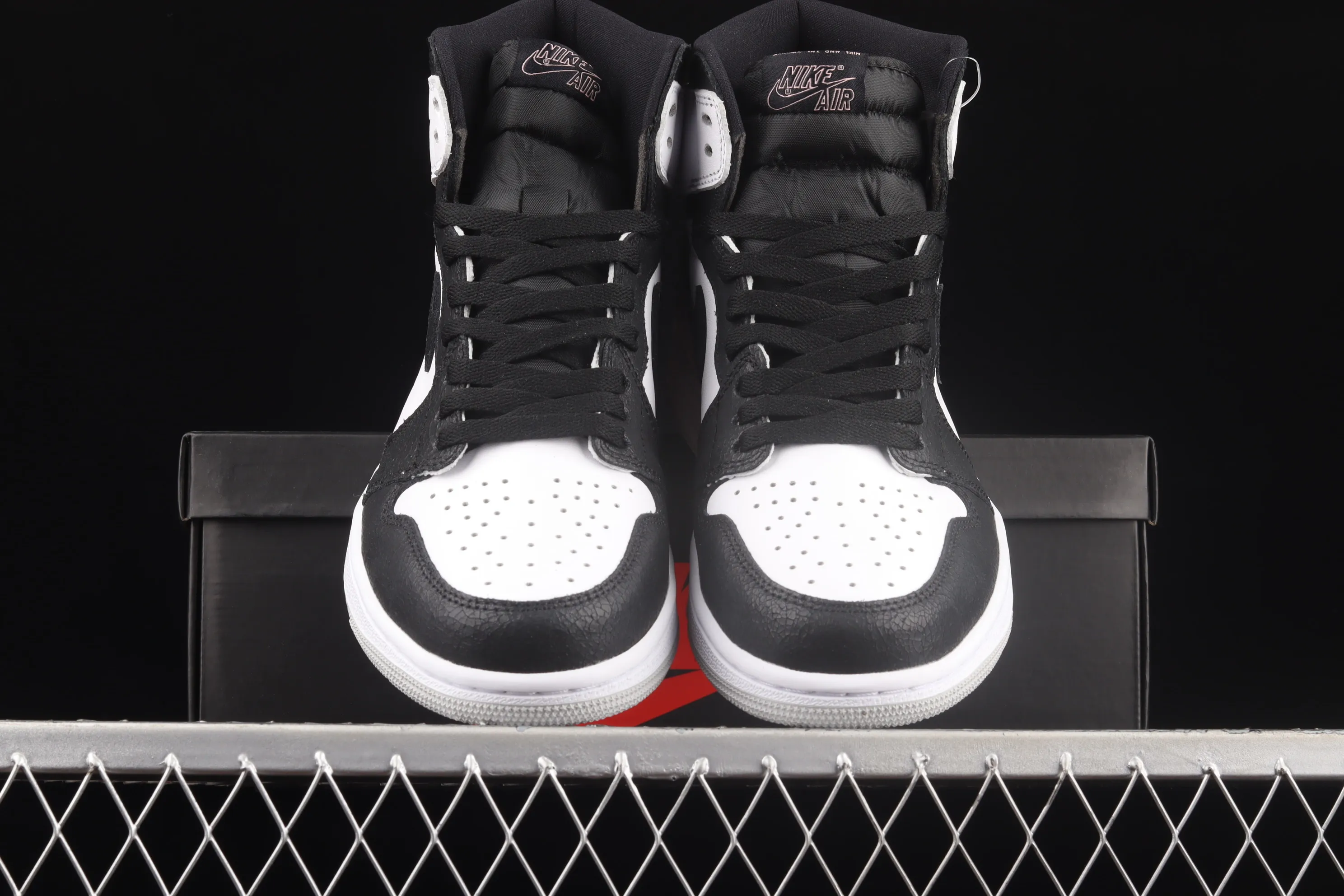 All categories Air Jordan Jordan series basketball shoes Air Jordan 1 High L version Air Jordan 1 High OG "Stage Haze" AJ1 Joe 1 black and gray toe 555088-108
